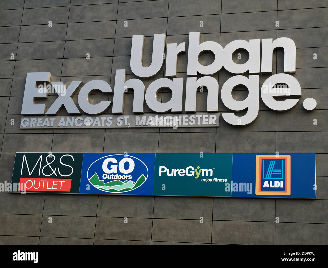 Scambio urbano retail park sign in Manchester REGNO UNITO Foto Stock