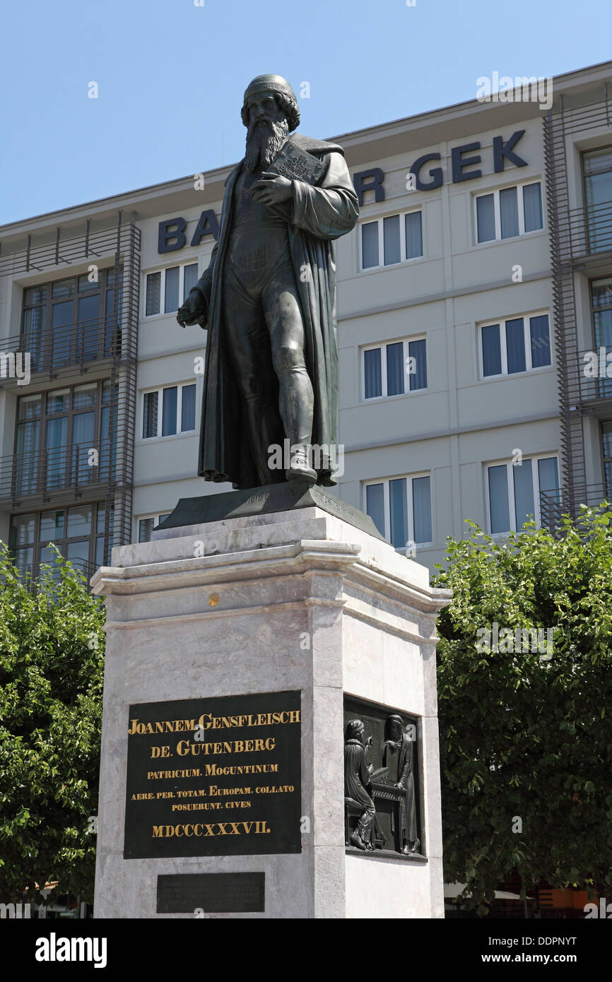 Statua di Johannes Gensfleisch zur Laden zum Gutenberg di Mainz, Germania. Foto Stock