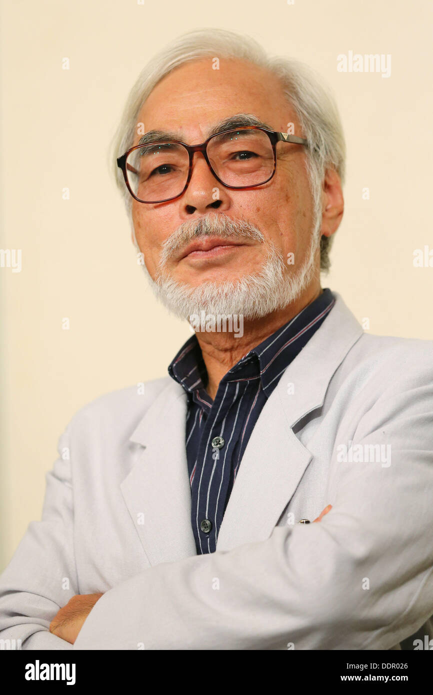 Hayao Miyazaki, 6 settembre 2013, Tokyo, Giappone: Direttore Hayao Miyazaki annuncia il suo ritiro dal settore animazione durante una conferenza stampa tenutasi a Tokio, Giappone. Miyazaki co-fondato Studio Ghibli nel 1985, dopo aver lavorato per la Toei Animation. Il suo primo film era "Laputa: il castello nel cielo' dal 1986; da allora ha lavorato personalmente su 11 film. Il suo ultimo film " Il vento sale' (Jap: 'Kaze-tachinu') che è già un box-office hit in Giappone, è stato presentato al Festival del Cinema di Venezia ultima Domenica 1 settembre e saranno proiettati in tutto il mondo. Il filmato, circa il Japanese Aircraft design Foto Stock
