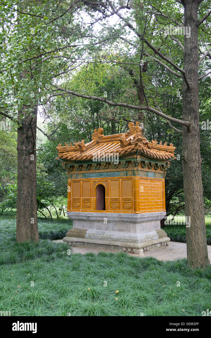Le Tombe dei Ming, Nanjing, Cina. La seta fornace ardente. Foto Stock