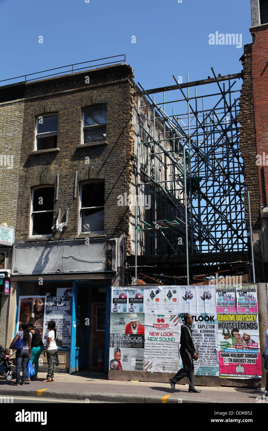 Sommossa danni da 2011 tumulti ancora visibile in un Peckham Street, London, SE15, Inghilterra Foto Stock