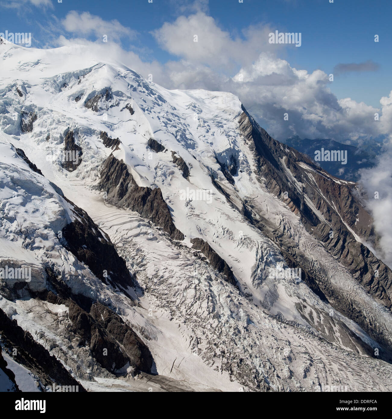 Glacier des Bossons e Glacier du Taconnaz sul massiccio del Monte Bianco e sulle alpi francesi. Foto Stock