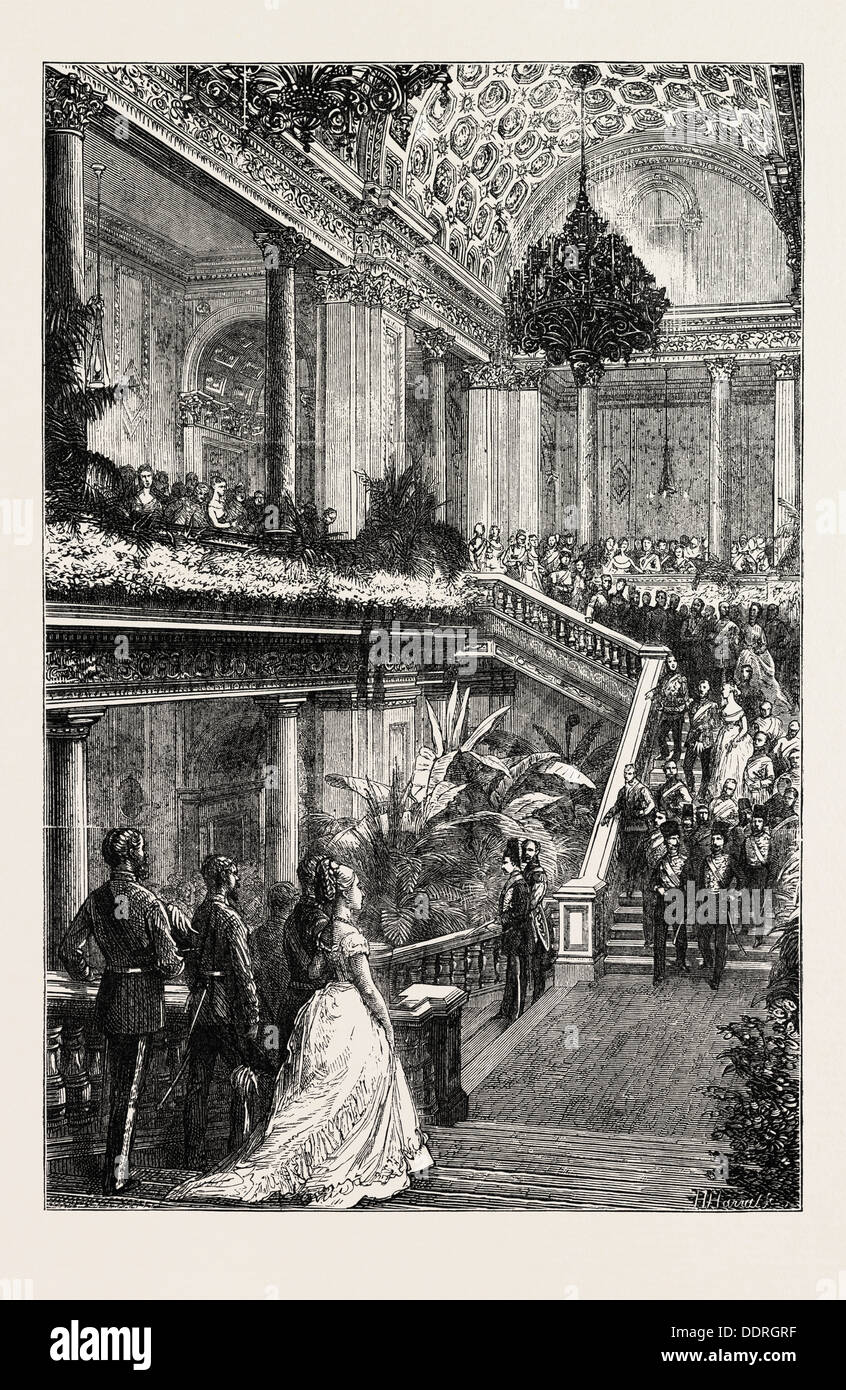 La reception del SHAH presso il Foreign Office: vista sulla scala, UK, 1873 l'incisione Foto Stock