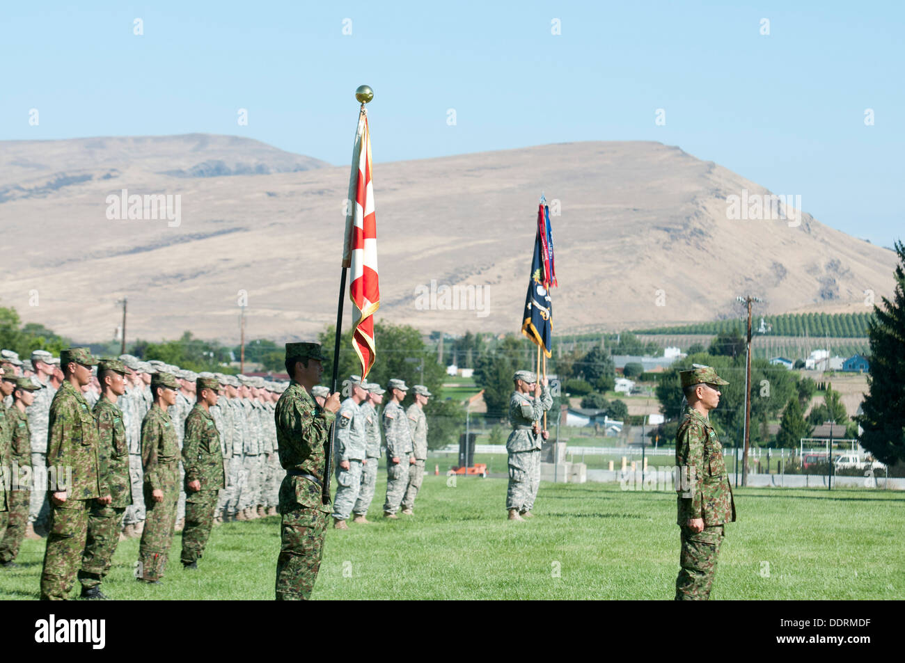 I soldati degli Stati Uniti dal 5° Battaglione, ventesimo Reggimento di Fanteria, 3° Stryker Brigade Combat Team, 2a divisione di fanteria e giapponese Foto Stock