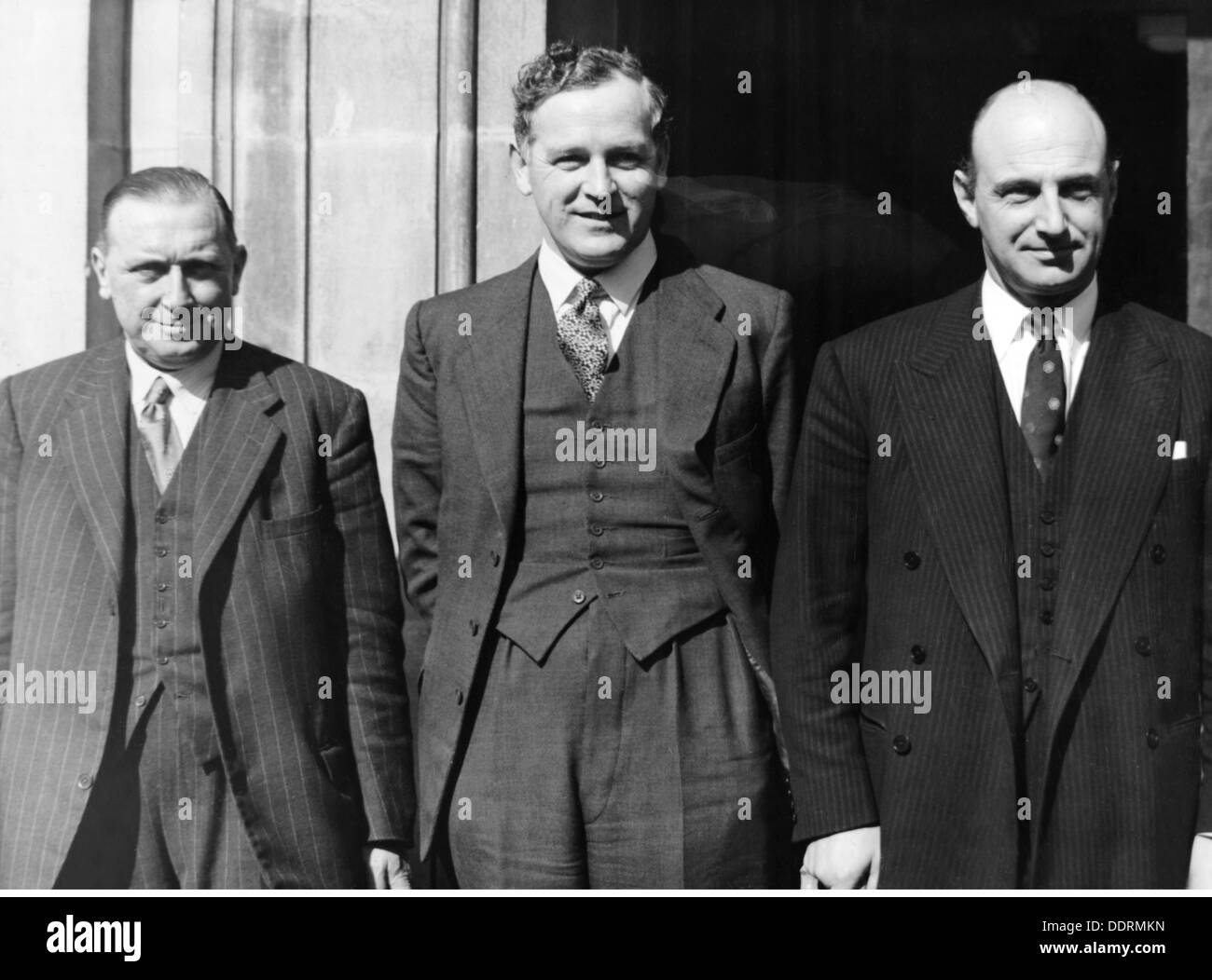 Geografia / viaggio, Gran Bretagna, politica, W.Watson, N.Sloan, E.John, rappresentanti dell'associazione dell'industria di costruzione navale prima della loro visita al ministero per l'occupazione, Londra, 22.3.1957, diritti aggiuntivi-clearences-non disponibili Foto Stock