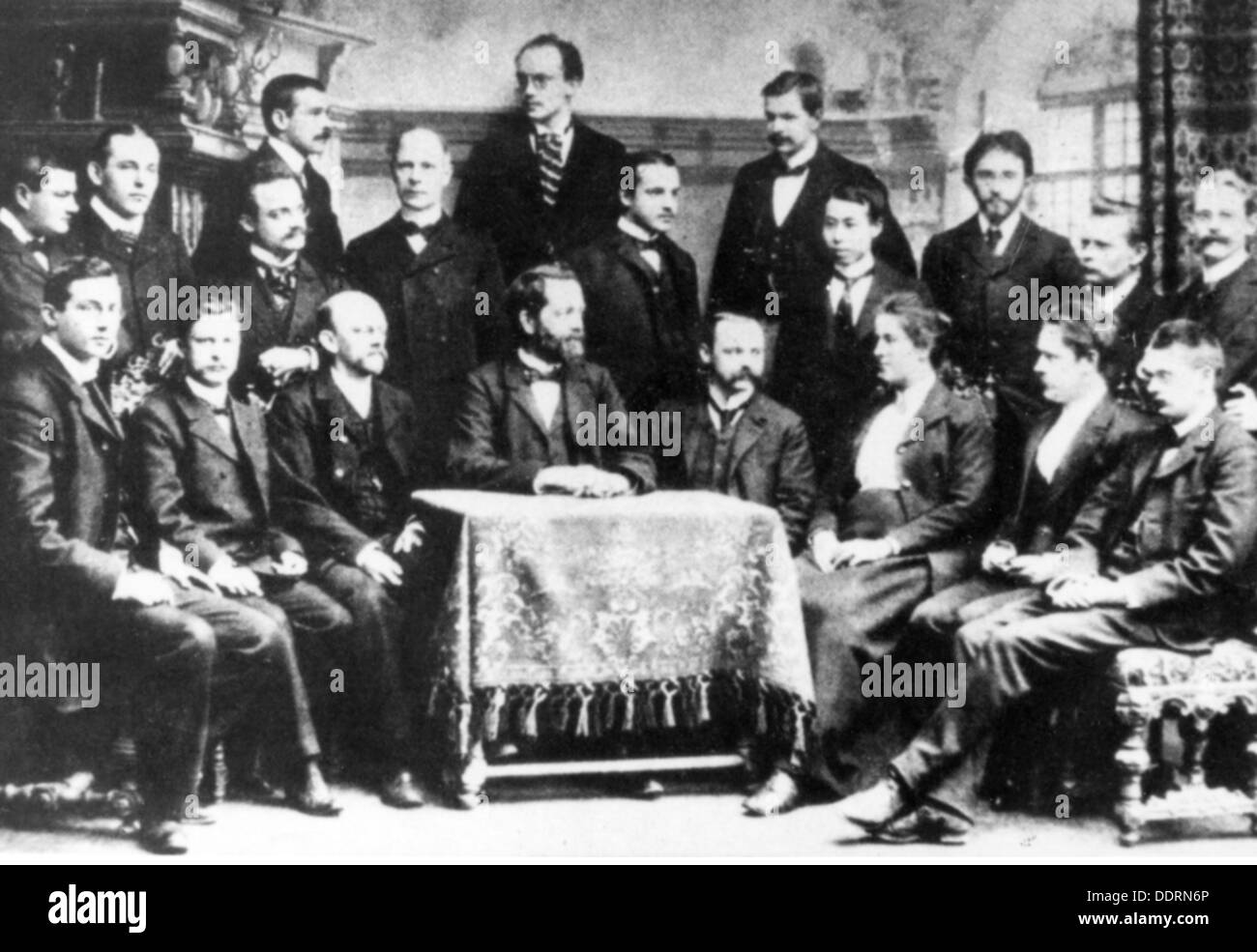 Scienza, matematica, Göttingen società dei matematici, foto di gruppo, prima fila, terza da sinistra: David Hilbert (1862 - 1943), 1902, Additional-Rights-Clearences-non disponibile Foto Stock