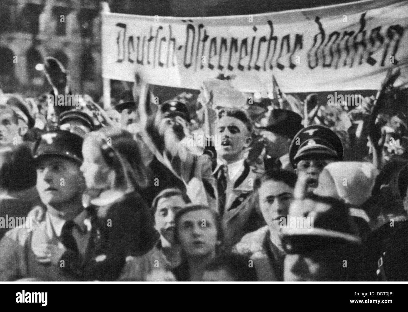 Nazismo / nazionalsocialismo, politica, annessione dell'Austria 1938, austriaci al rally, 1938, XX secolo, anni trenta, 30s, Germania, NS, nazismo, era nazista, nazionalsocialismo, Reich tedesco, terzo Reich, dimostrazione, demo, dimostrazioni, dimostranti, dimostranti, applauditori, giubilazione, giubilo, allegria, euforia, allegria, allegria, euforia, allegria, allegria, allegria, allegria, euforia, allegria, allegria, gioia, allegria, euforia, gioia, allegria, allegria, gioia Ondata di entusiasmo, elazione, politica, politica, storica, storica, persone, diritti aggiuntivi-clearences-non disponibile Foto Stock