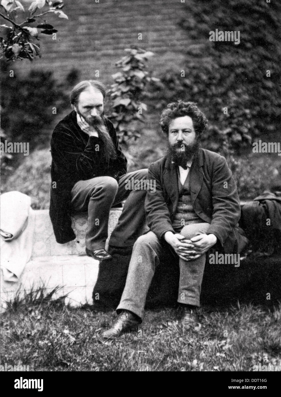 Sir Edward Burne-Jones e William Morris, xix secolo. Artista: Frederick Hollyer Foto Stock