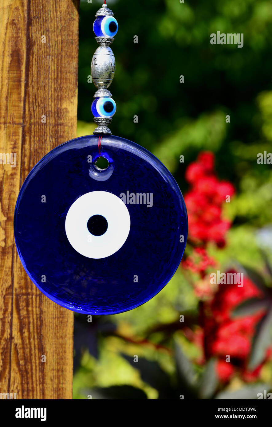 Il cordone blu "boncuk avi' , bagno turco portafortuna. Foto Stock