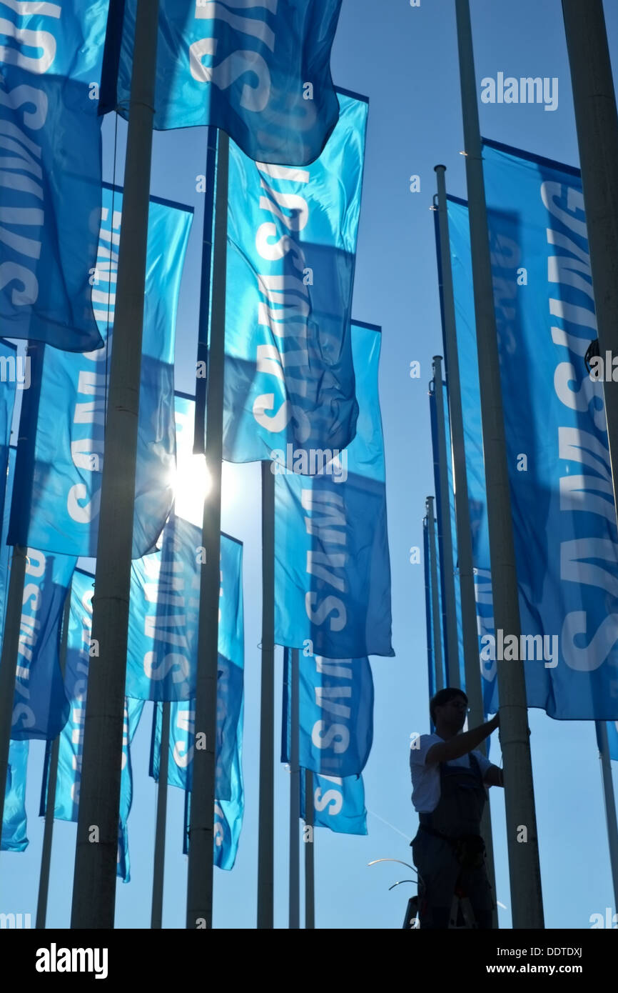 L uomo del sollevamento della Samsung presso l'IFA 2013, Berlino Foto Stock