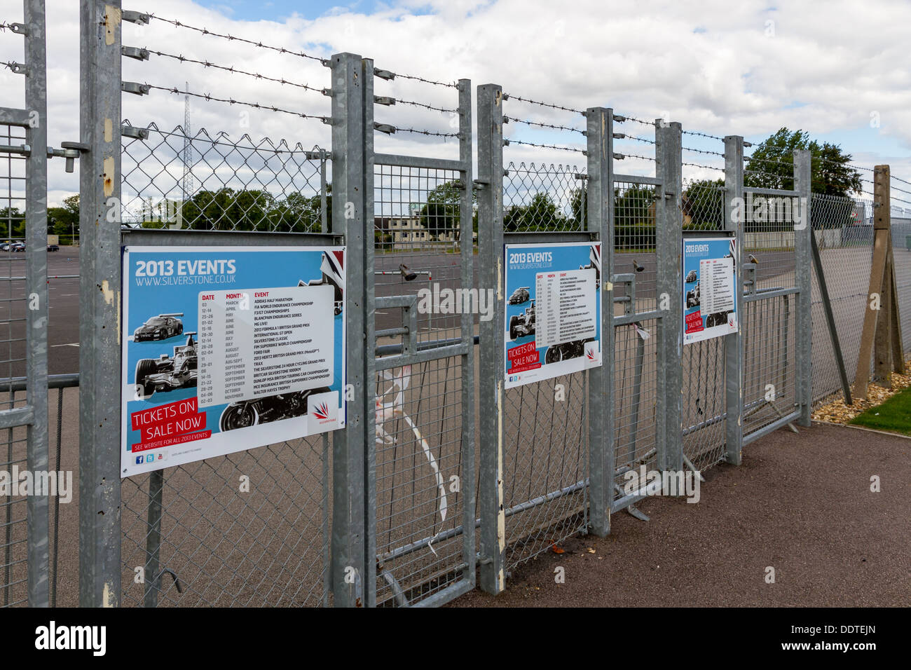 Cancelli di ingresso presso il circuito di Silverstone. Foto Stock