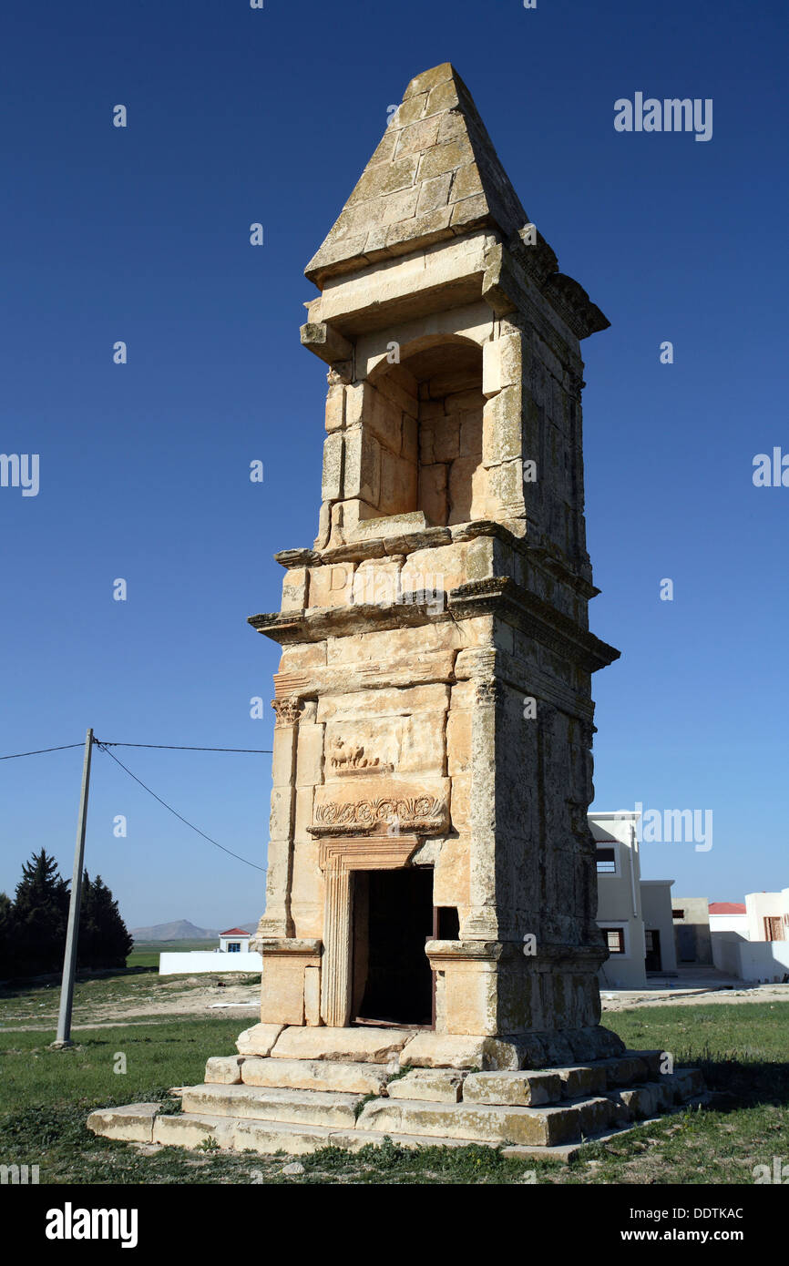 Il mausoleo del Julii, Maktar, Tunisia. Artista: Samuel Magal Foto Stock