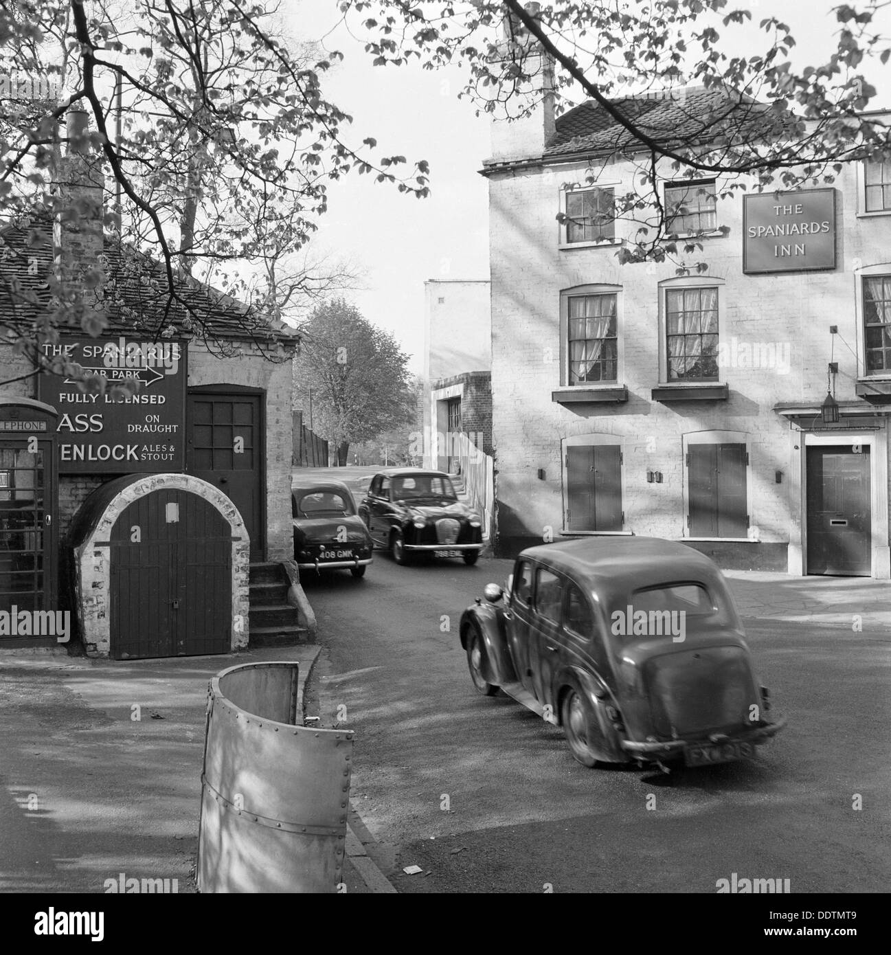 Spaniards Inn, Spagnoli Road, Hampstead Heath, Londra, 1960-1965. Artista: John Gay Foto Stock