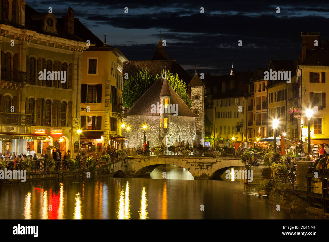 Palais de l'isle di notte in Annecy - Francia Foto Stock