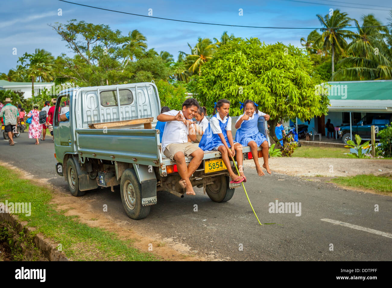 Isola di Aitutaki, polinesiano studente i bambini durante la celebrazione di Makirau Haurua investitura del - Isole Cook, Sud Pacifico Foto Stock