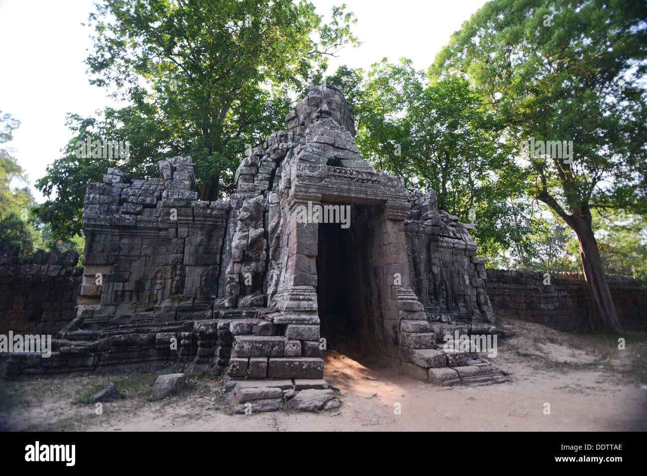 Angkor Thom porta della città più grande in Angkor Thom, Siem Reap, Cambogia Foto Stock