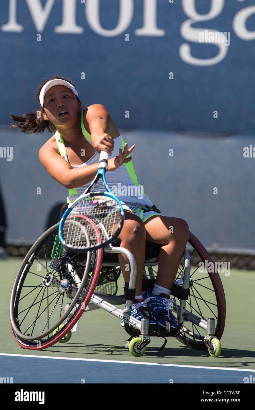 Yui Kamiji (JPN) concorrenti in carrozzella Singolare femminile - semifinali al 2013 US Open Tennis Championships. Foto Stock
