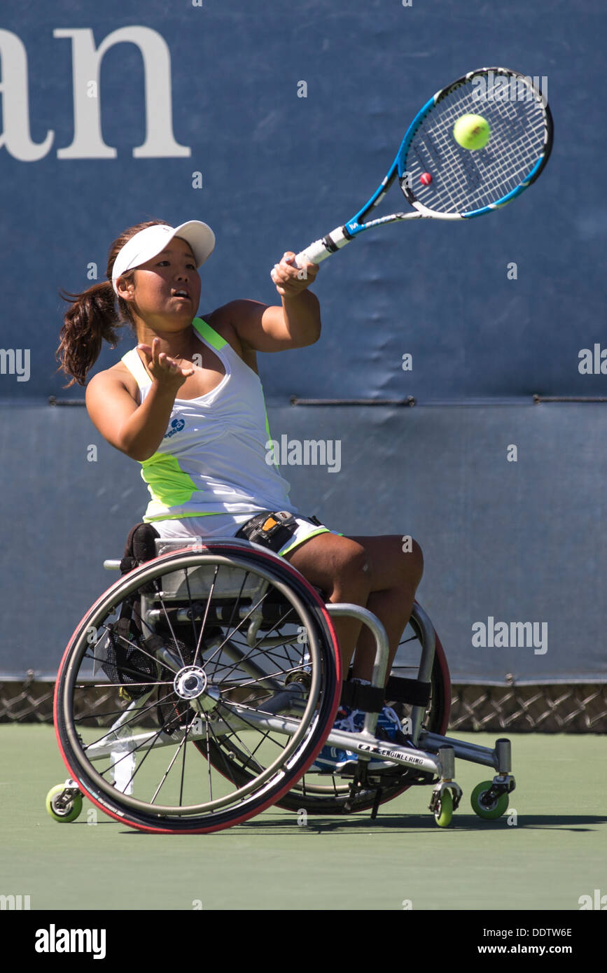 Yui Kamiji (JPN) concorrenti in carrozzella Singolare femminile - semifinali al 2013 US Open Tennis Championships. Foto Stock