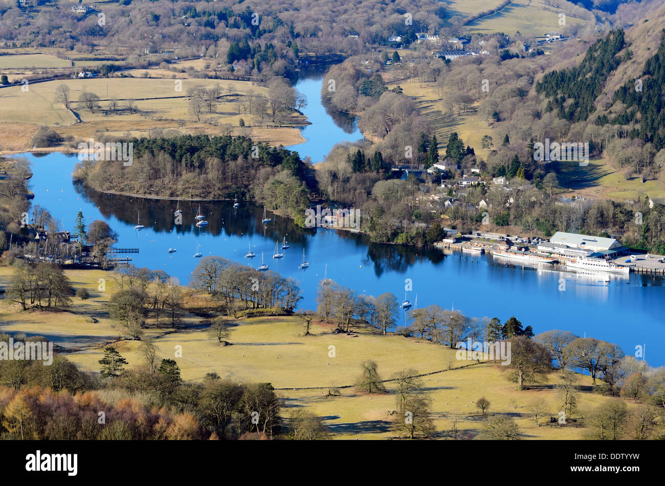 Vista sul lago di Windermere da gommatori come nel Parco Nazionale del Distretto dei Laghi Cumbria Inghilterra England Foto Stock