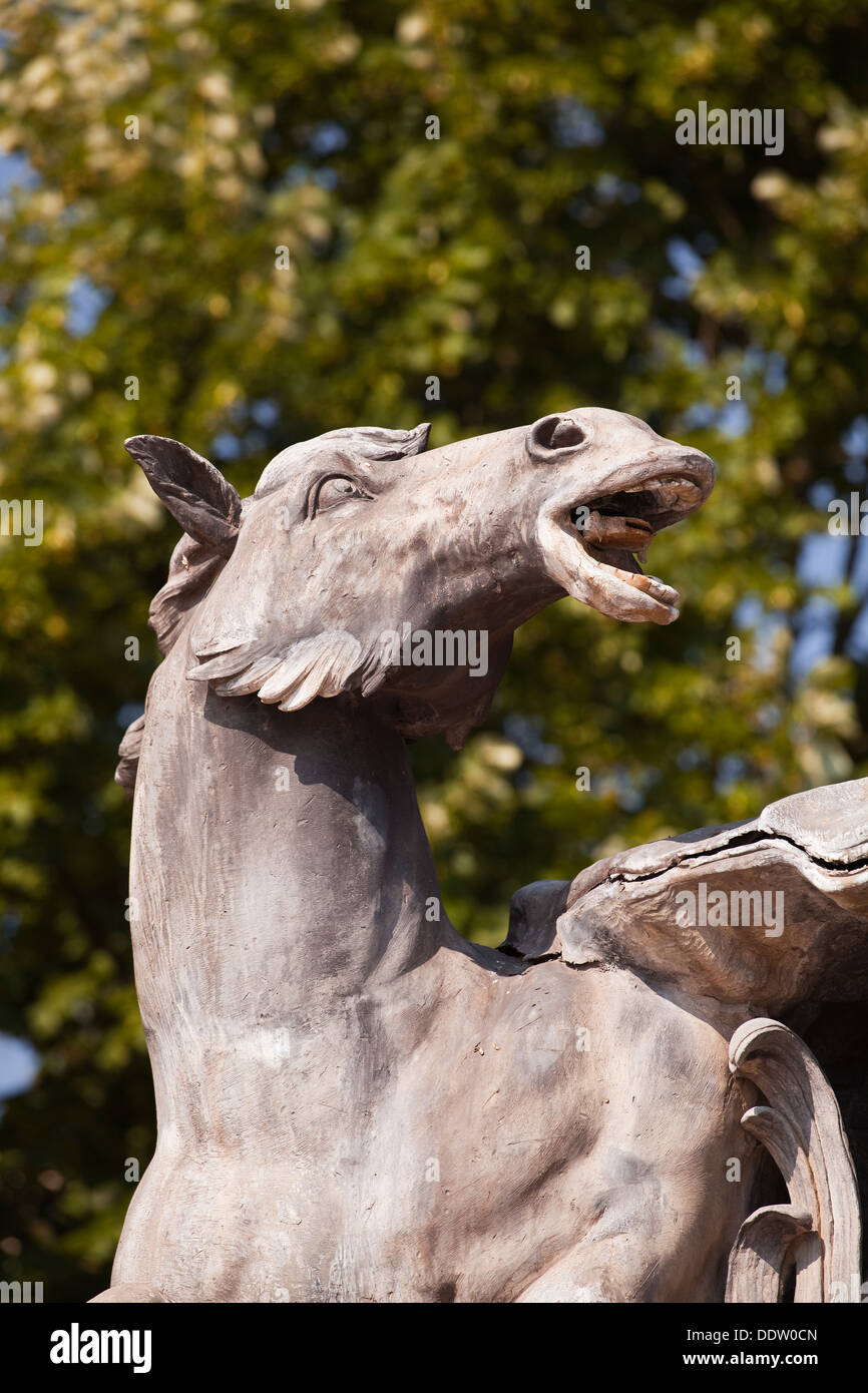 Una statua di un cavallo in Place Stanislas di Nancy. Foto Stock