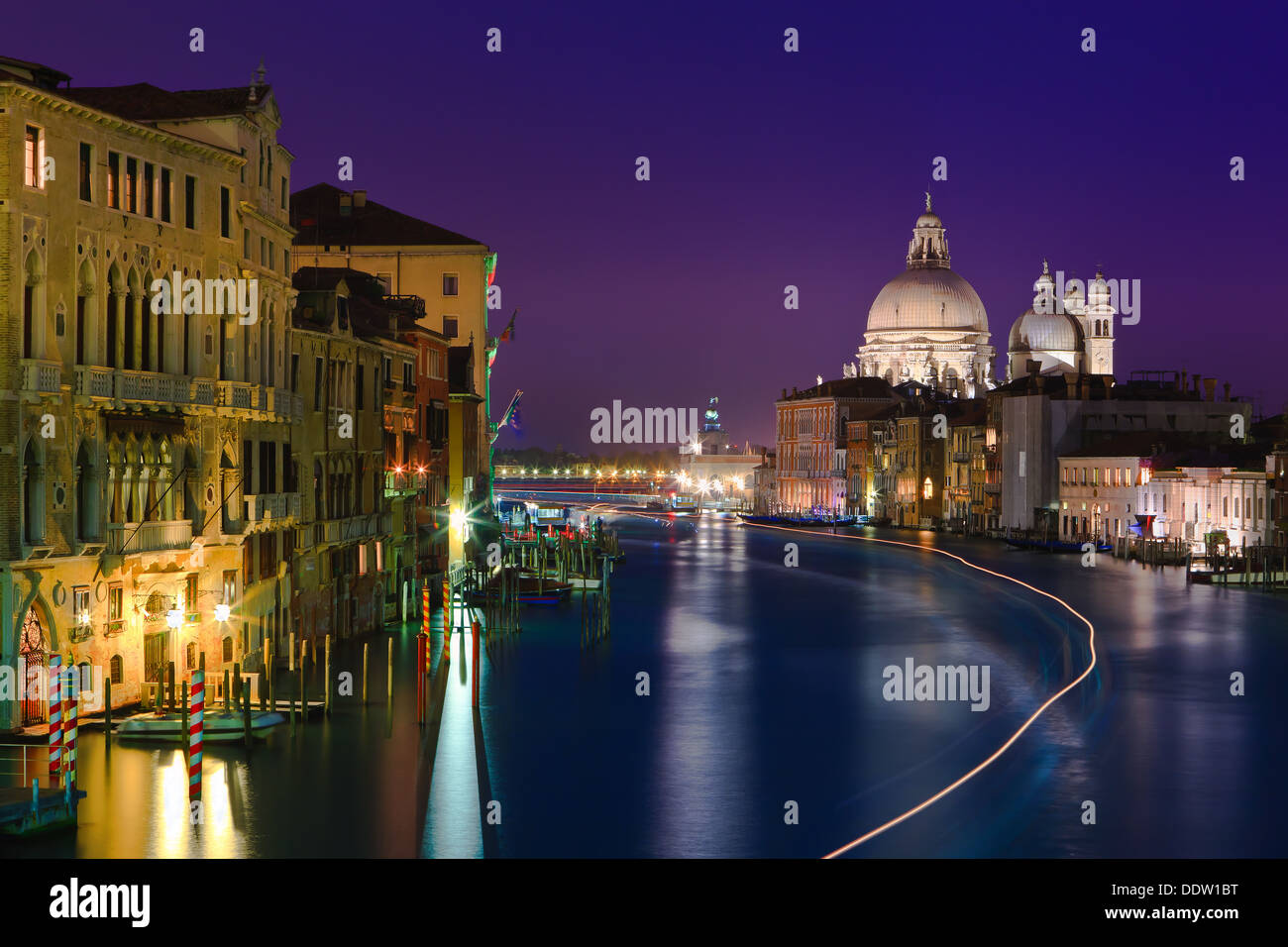 Tramonto a Venezia dal ponte dell'Accademia con la vista sul Canal Grande Foto Stock