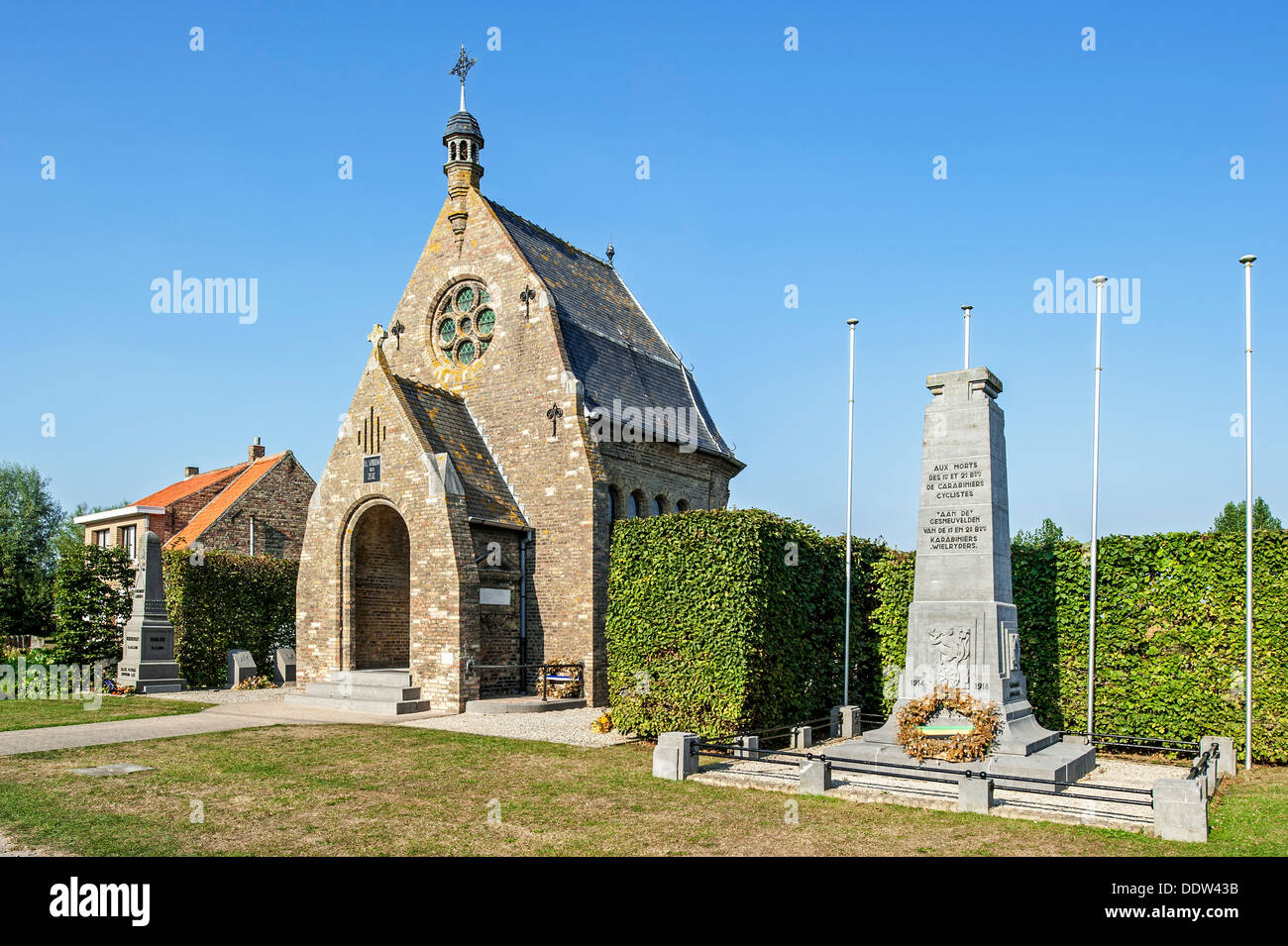 La cattedrale di Notre Dame di Vittoria cappella e la prima guerra mondiale una memorial presso la nostra signora's Corner, Oud-Stuivekenskerke, Fiandre, in Belgio Foto Stock