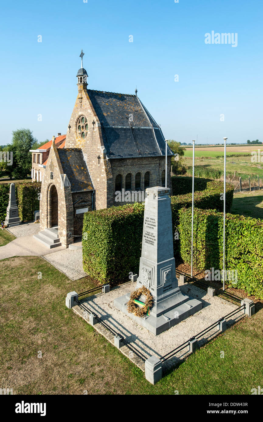 La cattedrale di Notre Dame di Vittoria cappella e la prima guerra mondiale una memorial presso la nostra signora's Corner, Oud-Stuivekenskerke, Fiandre, in Belgio Foto Stock