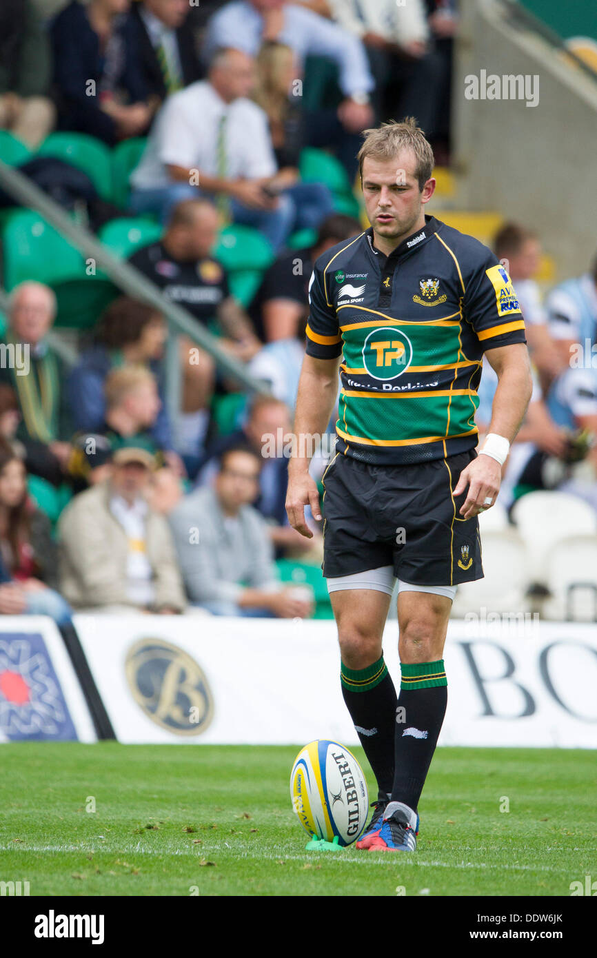 Northampton, Regno Unito. 07Th Sep, 2013. Northampton è Stephen MYLER linee fino a kick durante la Aviva Premiership partita di rugby tra Northampton santi e Exeter Chiefs da Franklin's Gardens. Credito: Azione Sport Plus/Alamy Live News Foto Stock