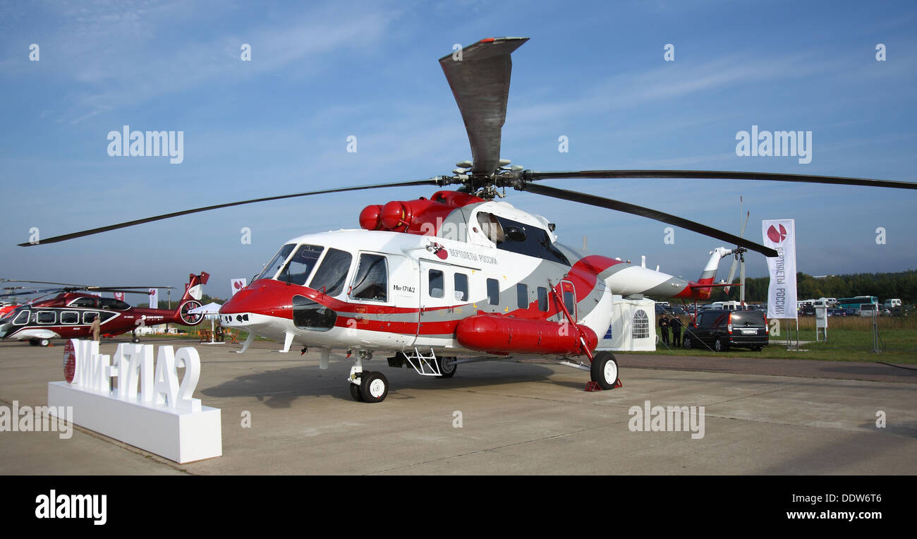 Il MIL mi-171A-2 è un elicottero multiuso esposto al MAKS International Aerospace Salon del 2013 in Russia. È un modello avanzato della famiglia mi-17, noto per la sua versatilità nelle applicazioni militari e civili. Foto Stock