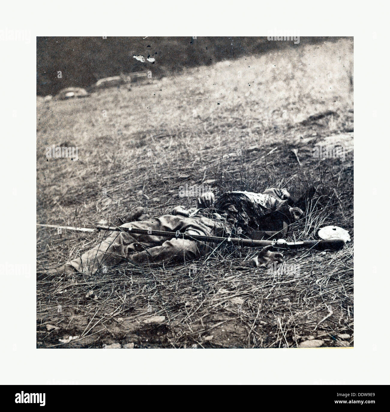 La guerra civile americana: la guerra per effetto di una shell su un soldato confederato nella battaglia di Gettysburg, resti di un soldato morto Foto Stock