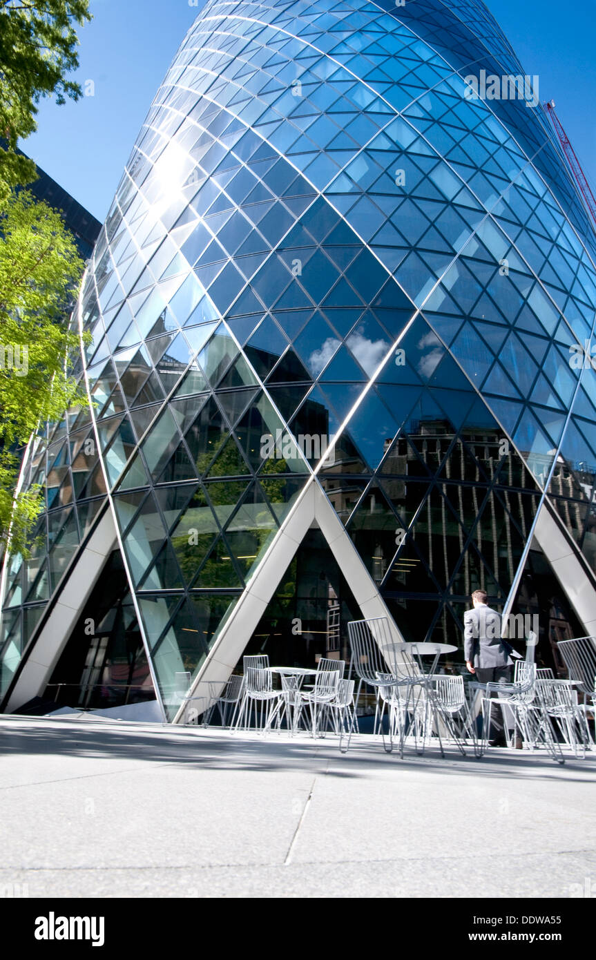 Inghilterra, Londra, la Swiss Re Building 'Gherkin', Sir Norman Foster edificio Foto Stock