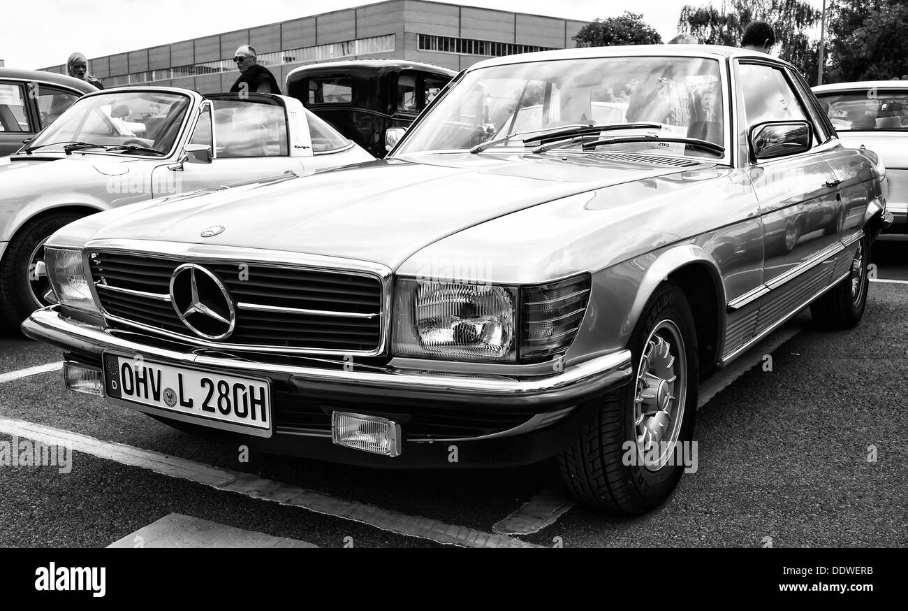Vettura Mercedes-Benz 280 SLC (C107), (bianco e nero) Foto Stock