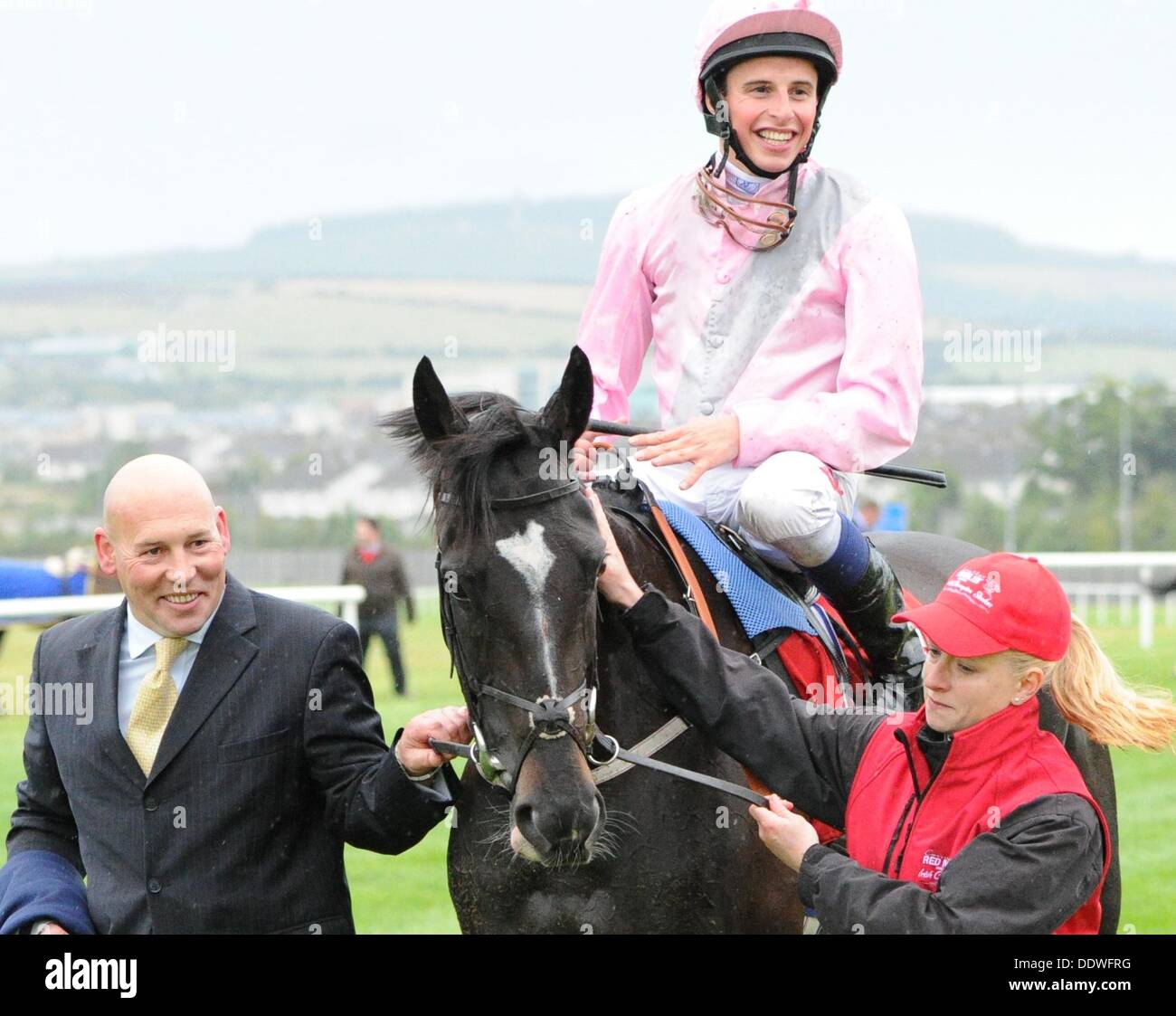 Leopardstown, Dublino, STATI UNITI D'AMERICA. 7 Sep, 2013. La Fuga (n. 6), guidato da William Buick e addestrati da John Gosden, vince la trentottesima in esecuzione del gruppo 1 campionessa irlandese picchetti per tre anni e verso l'alto il 7 settembre 2013 a Leopardstown Racecourse a Leopardstown, Dublino, Irlanda. Credito: Bob Mayberger/eclipse/ZUMAPRESS.com/Alamy Live News Foto Stock