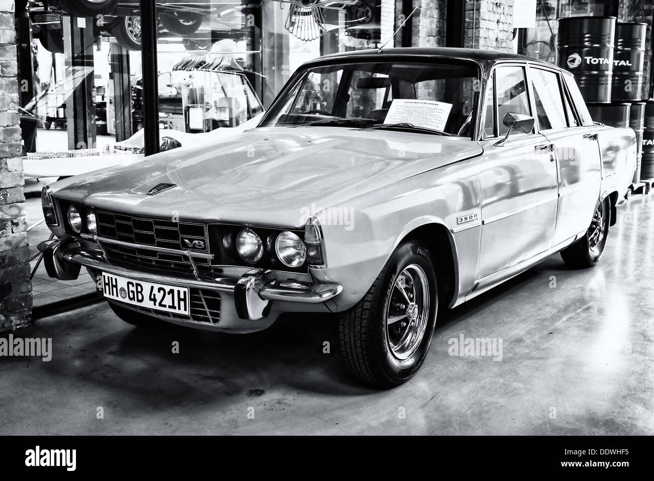 Executive auto Rover P6 3500 V8 (bianco e nero), vista posteriore Foto Stock