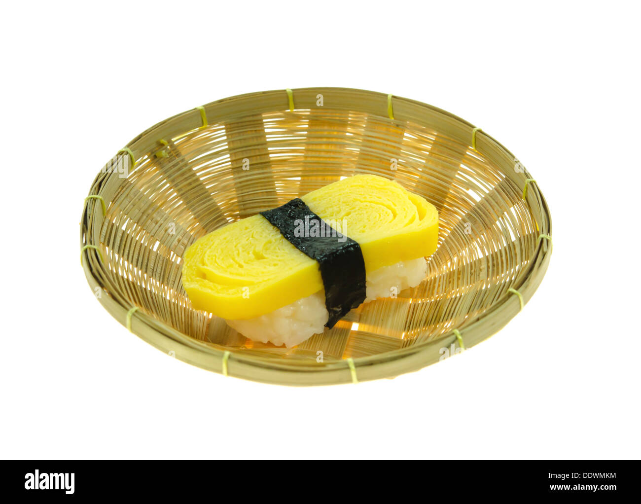 Tamago yaki sushi è utilizzando un uovo, come una frittata di sushi Foto Stock