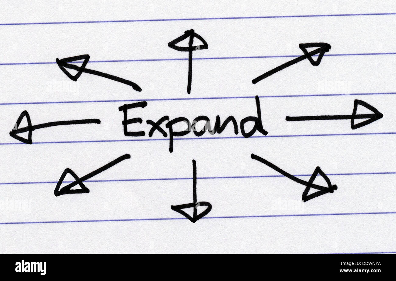 Espandere la parola scritta su carta bianca con le frecce. Foto Stock