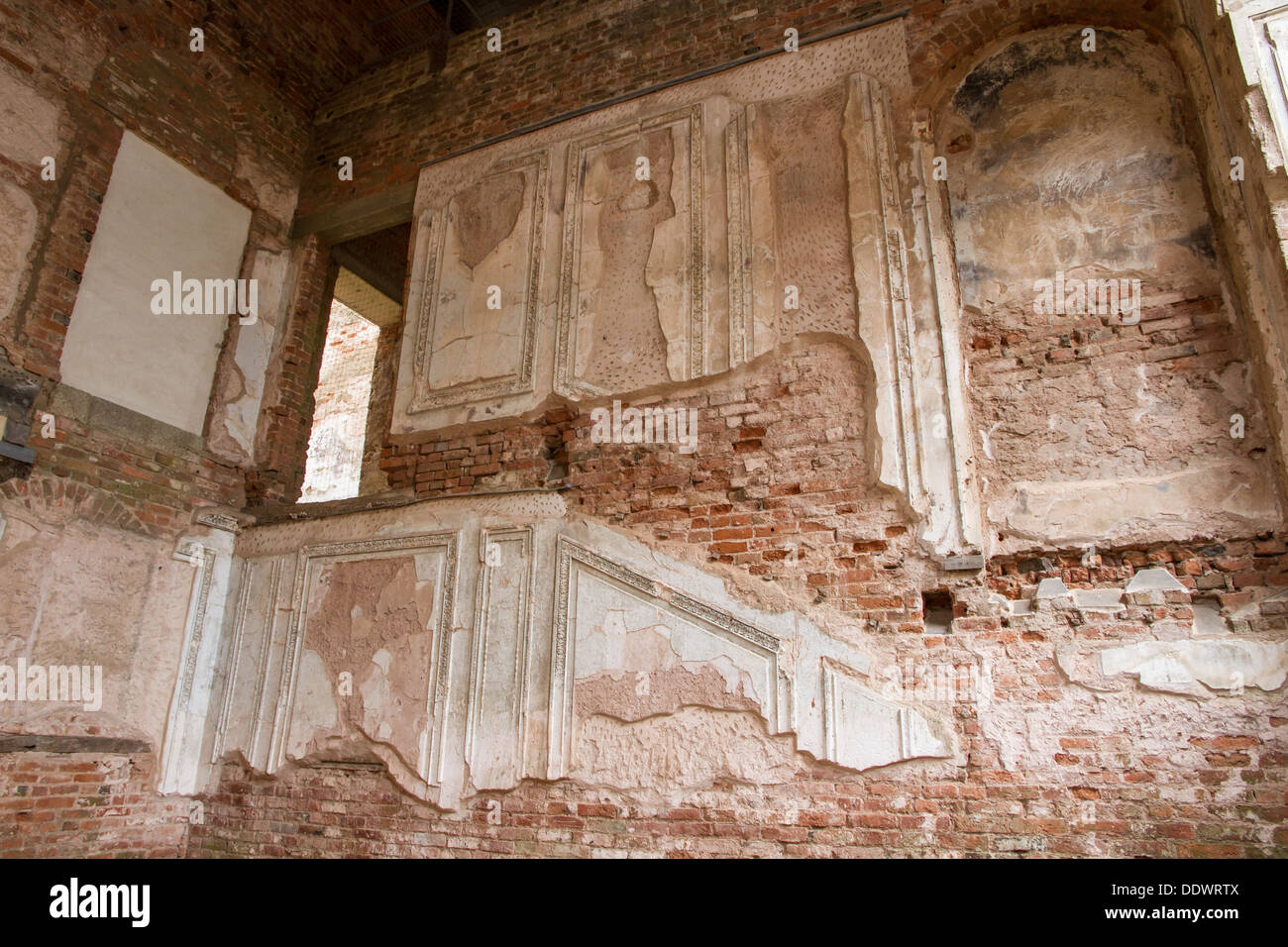 I resti del cartone Pierre intonaco in scala Hall di Witley Court mansion in Worcesterhire, Inghilterra. Foto Stock