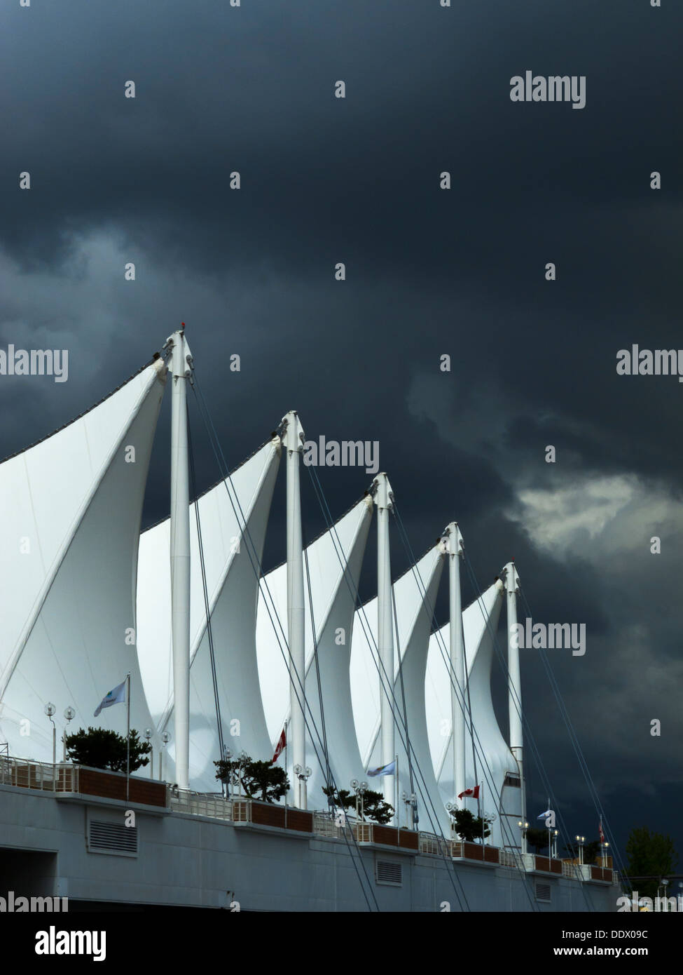 Dark Sky oltre al Canada Place. Vanouver, British Columbia, Canada. Foto Stock