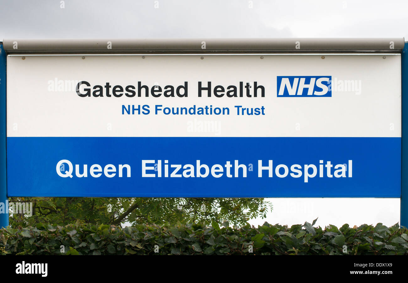 Cartello fuori Gateshead Queen Elizabeth Hospital North East England, Regno Unito Foto Stock