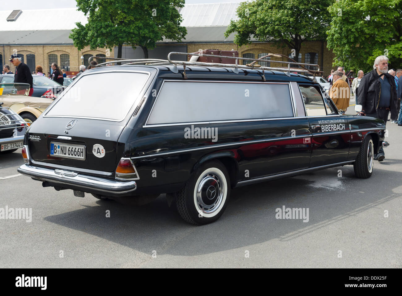 Mercedes carro funebre immagini e fotografie stock ad alta risoluzione -  Alamy