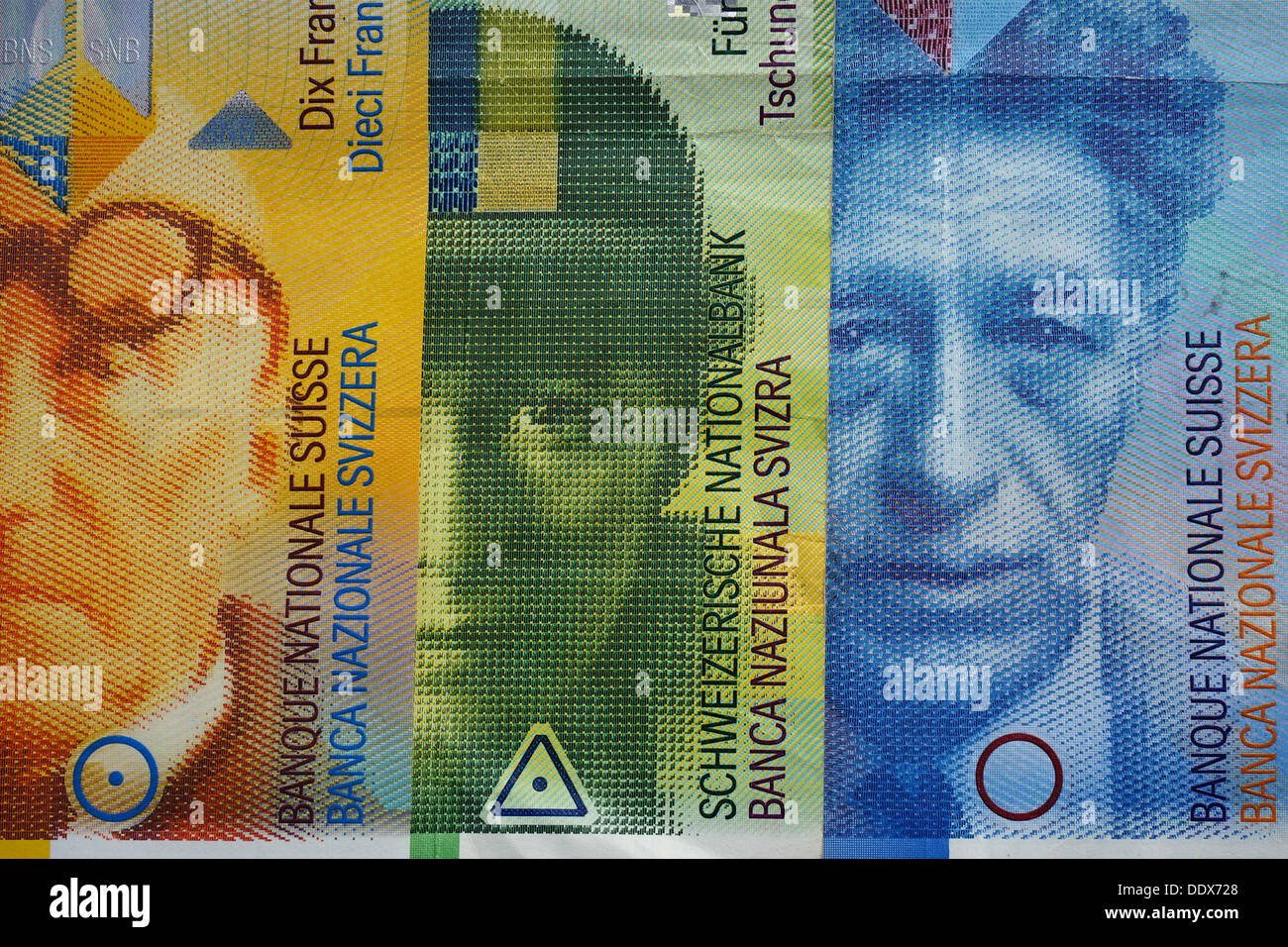 Illustrazione - banconote del franco svizzero cambio sedersi su un tavolo in Wengen, Svizzera, 04 agosto 2013. (R-L) 100 franc Alberto Giacometti, 50 franc Sophie Taeuber-Arp, 10 franchi Le Corbusier. Foto: Soeren Stache Foto Stock