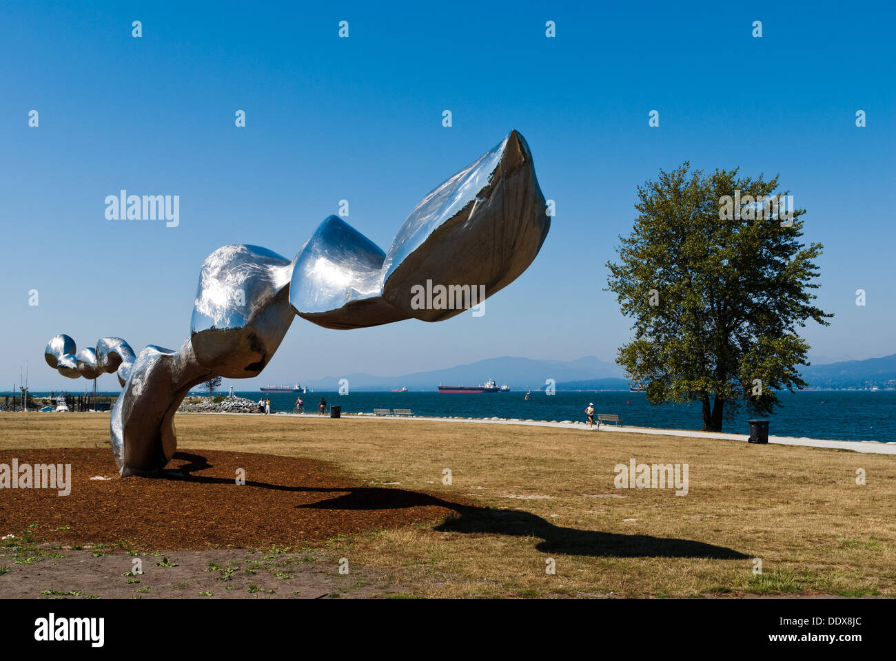 "Congelamento acqua #7', scultura in acciaio da artista cinese eseguire Jen. Vanier Park, Vancouver, BC, Canada. Foto Stock