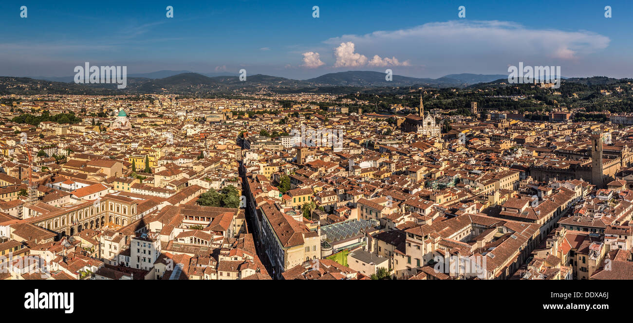 Antenna panorama di Firenze, Italia visto dalla parte superiore della cupola della cattedrale Foto Stock