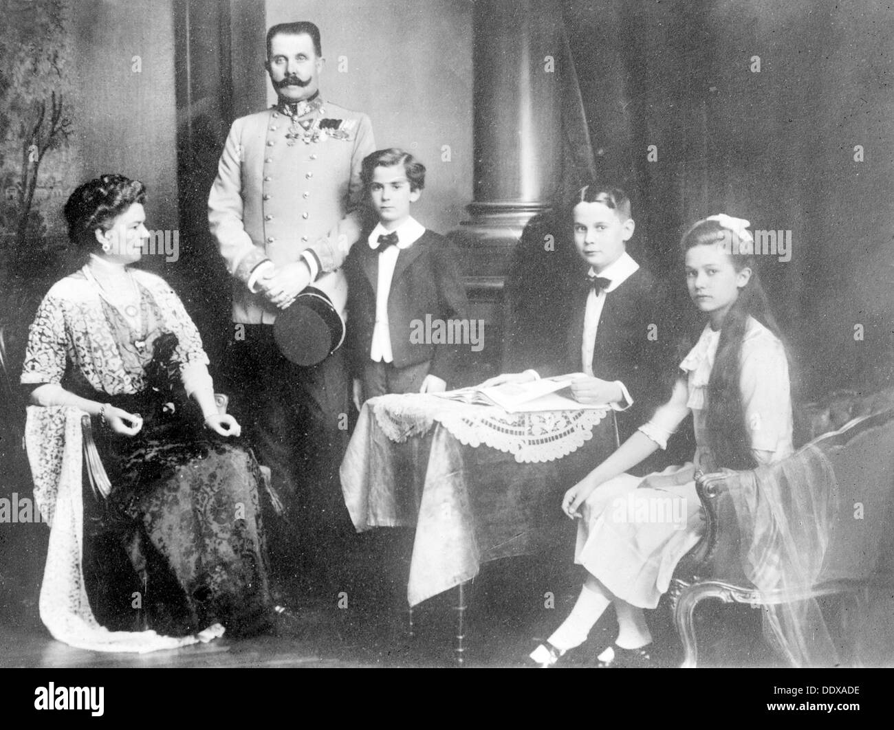Franz Ferdinand, Arciduca d'Austria con con sua moglie Sophie, duchessa di Hohenberg e i loro figli Foto Stock