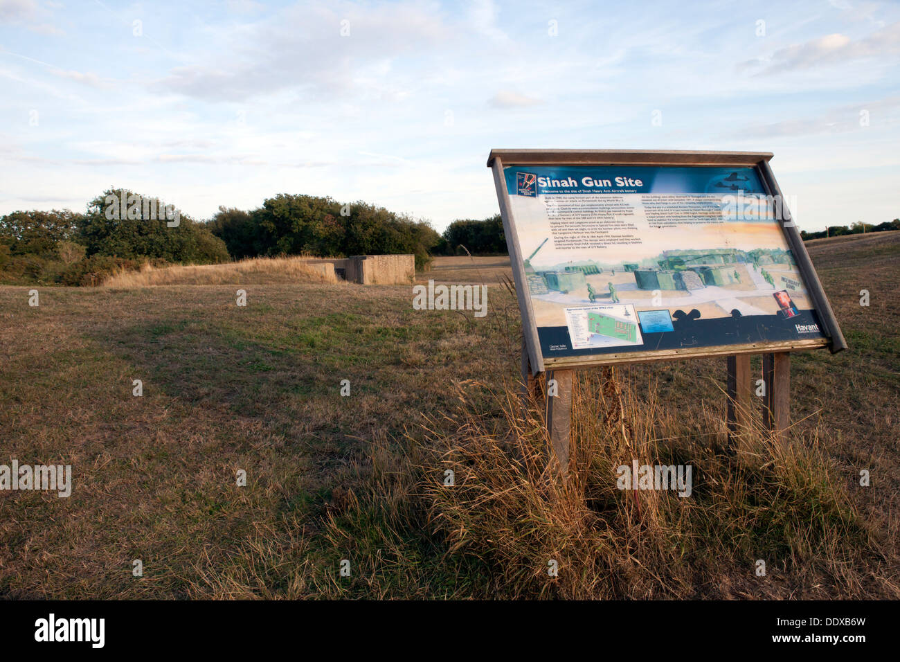 Scheda di informazioni a WW II Sinah pistola sul sito Hayling Island Foto Stock