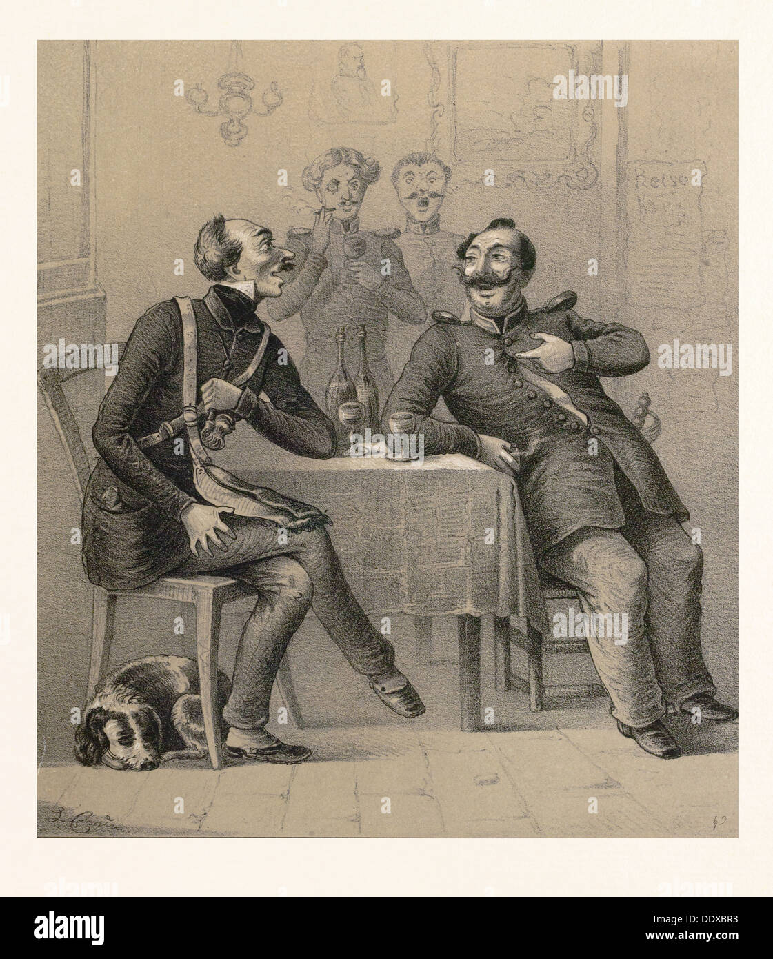 Militare tedesco bere un bicchiere di vino. le bottiglie di vino, bicchieri, bicchiere, bottiglia, uniformi, cane, interno, fumatori, tubo, talk Foto Stock