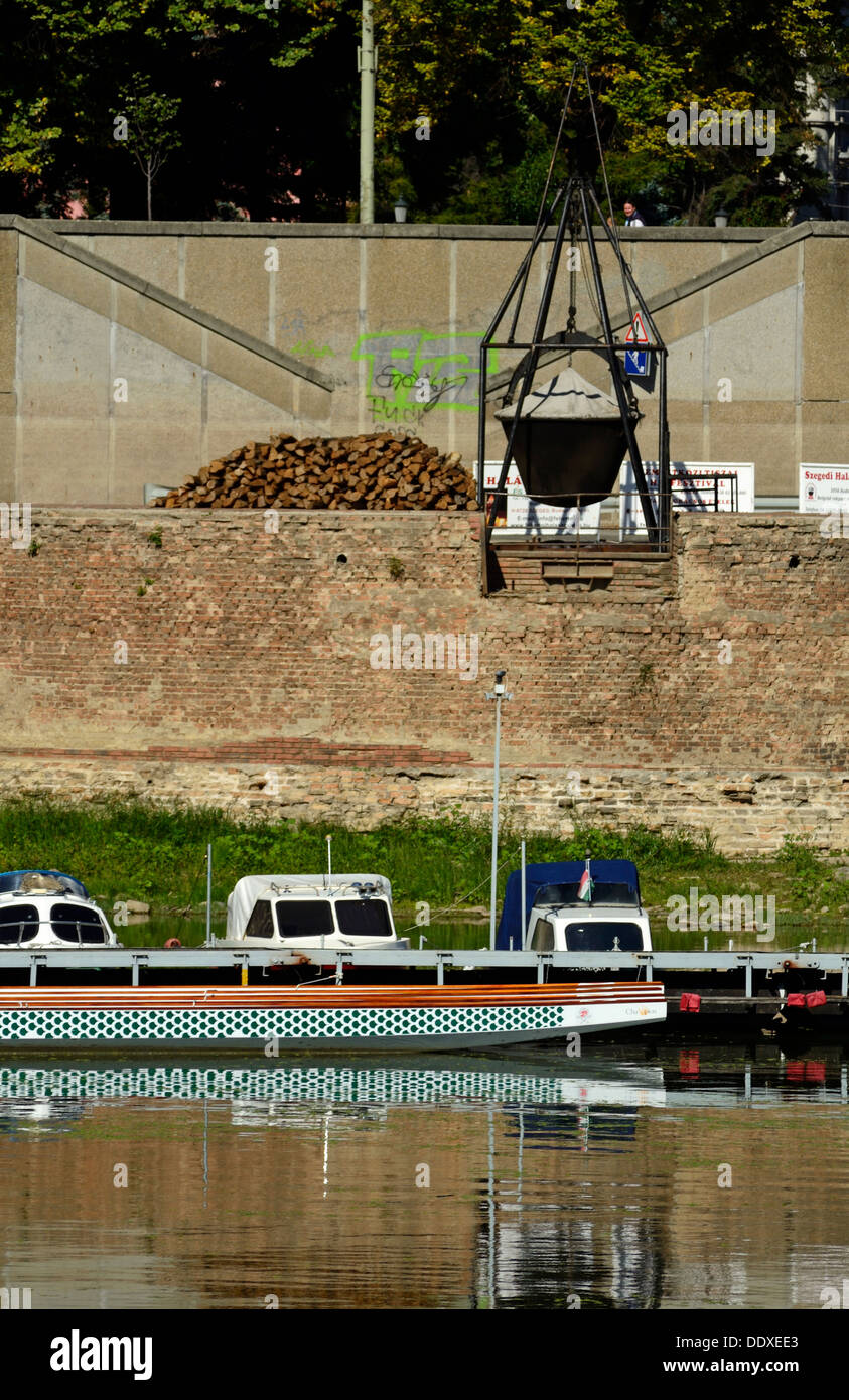 Csongrad Affitto Szeged Ungheria Europa Tisza banca del fiume big bollitore Foto Stock