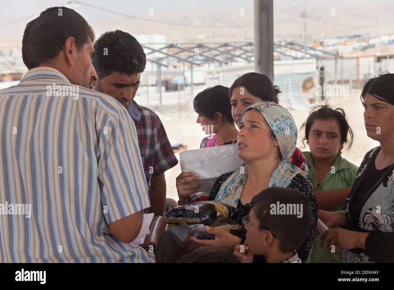 Domiz, Duhok provincia - Iraq settentrionale (Kurdistan iracheno) - Domiz Campo Profughi PAM (Programma alimentare mondiale) distribuzione di riso Foto Stock