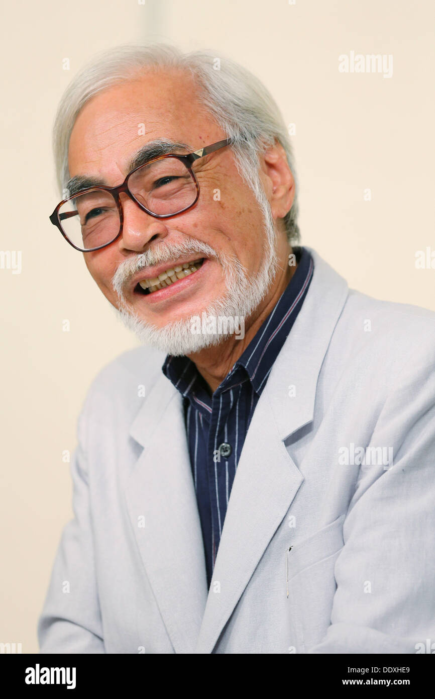 Hayao Miyazaki, 6 settembre 2013, Tokyo, Giappone: Direttore Hayao Miyazaki annuncia il suo ritiro dal settore animazione durante una conferenza stampa tenutasi a Tokio, Giappone. Miyazaki co-fondato Studio Ghibli nel 1985, dopo aver lavorato per la Toei Animation. Il suo primo film è stato Laputa: il castello nel cielo dal 1986; da allora ha lavorato personalmente su 11 film. Il suo ultimo film il vento sale(Jap: Kaze-tachinu) che è già un box-office hit in Giappone, è stato presentato al Festival del Cinema di Venezia ultima Domenica 1 settembre e saranno proiettati in tutto il mondo. Il filmato, circa il Japanese Aircraft designer Jiro H Foto Stock