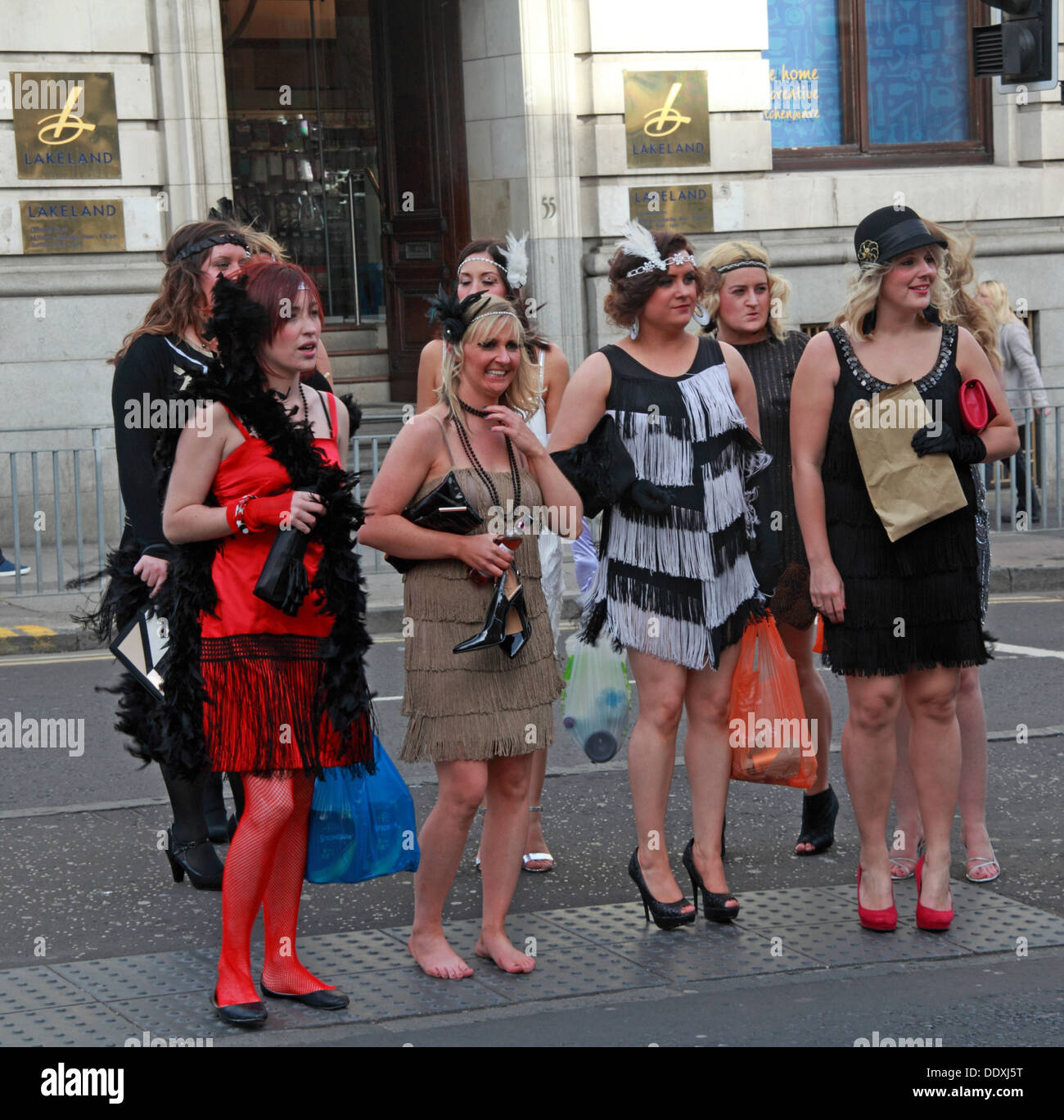 Posizione popolare, gallina Party in George St, Edimburgo, Scozia, Regno Unito Foto Stock